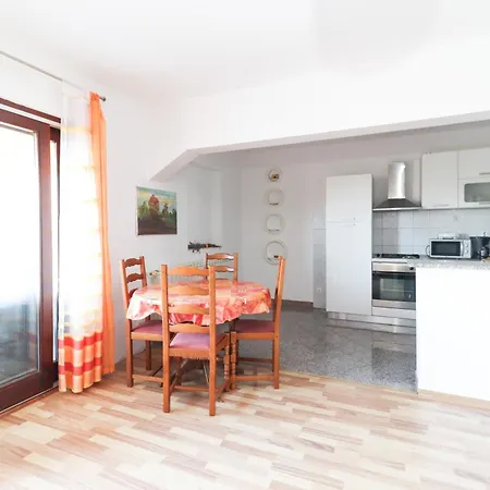 Luka Apartment *